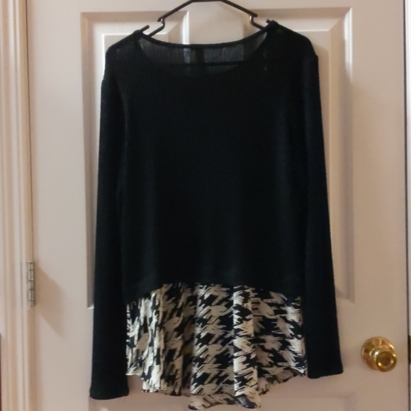 Top - Picture 2 of 2